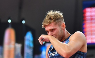 Kevin Mayer a été incapable de sauter à la perche et a quitté le stade en larmes.