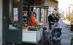 Depuis ce mercredi 8 avril, se couvrir la bouche et le nez est obligatoire à Sceaux (Hauts-de-Seine).