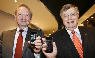 Le numéro 2 de France Telecom Louis-Pierre Wenes (à gauche) et Didier Lombard, le 28 novembre 2007.