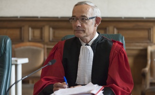 Etienne Fradin, le président de la cour d'assises de la Haute-Loire, est accusé de partialité dans l'affaire Fiona pour avoir bu un verre avec des avocats.