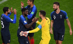 La joie des Français après avoir battu le Pérou et s'être qualifiés pour les 8e de finale de la Coupe du monde, le 21 juin 2018.