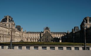 L'homme qui a attaqué des militaires au Louvre en 2017 nie avoir voulu tuer.