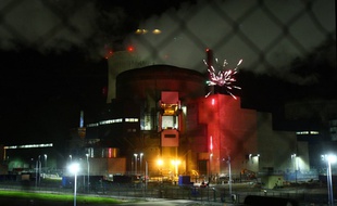 Des militants de Greenpeace ont tiré un feu d'artifice depuis le site de la centrale de Cattenom, en octobre dernier.