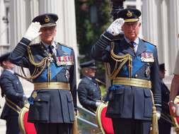 Le prince Charles et son défunt père le prince Philip en 2012.
