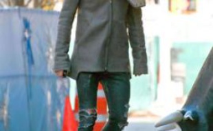 Russel Brand ou l'art de se couvrir quand il fait froid... mais pas trop.