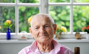 Rudolf Brazda a été déporté par les nazis en raison de son homosexualité.