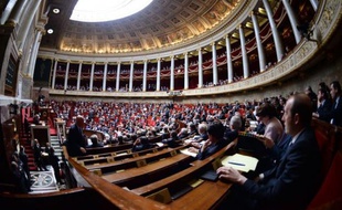 Le rythme de réduction des déficits d'ici la fin du quinquennat, contesté par une partie de la gauche, et les hausses d'impôts prévues en 2014, dénoncées par la droite, ont nourri mardi un débat à l'Assemblée, avec une montée de tension entre gauche et droite avant le vote.