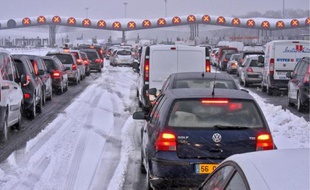 Un léger redoux est annoncé pour dimanche 19 décembre 2010, la journée la plus sûre du week-end pour prendre la route.