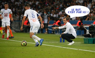 Julien Stéphan discute beaucoup avec ses joueurs,. Avec des messages simples en match !