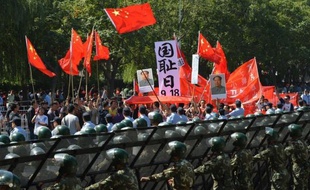 Pékin a décidé dimanche de "repousser" une cérémonie marquant le 40e anniversaire de la normalisation des relations entre la Chine et le Japon, sur fond de vives tensions entre les deux pays pour des questions territoriales, ont indiqué l'agence chinoise officielle et une source diplomatique japonaise.