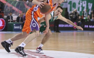 Auteur d'une excellente saison à Valence, l'arrière français Nando De Colo vise une deuxième victoire en Eurocoupe lors du Final Four ce week-end à Moscou tout en pensant très fort à la NBA.