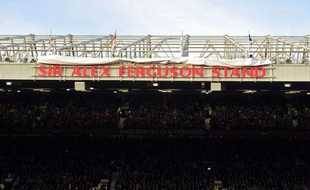 Le nom d'Alex Ferguson a été donné samedi à la tribune nord du stade d'Old Trafford à la veille du 25e anniversaire de l'arrivée de l'Ecossais aux commandes de Manchester United.