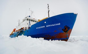 Le navire russe l'Akademik Shokalskiy est bloqué en Antarctique depuis le mardi 24 décembre 2013.