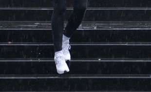 Une course d'escalier. Illustration.