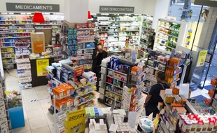 Dans une pharmacie à Paris, le 13 juin 2013.