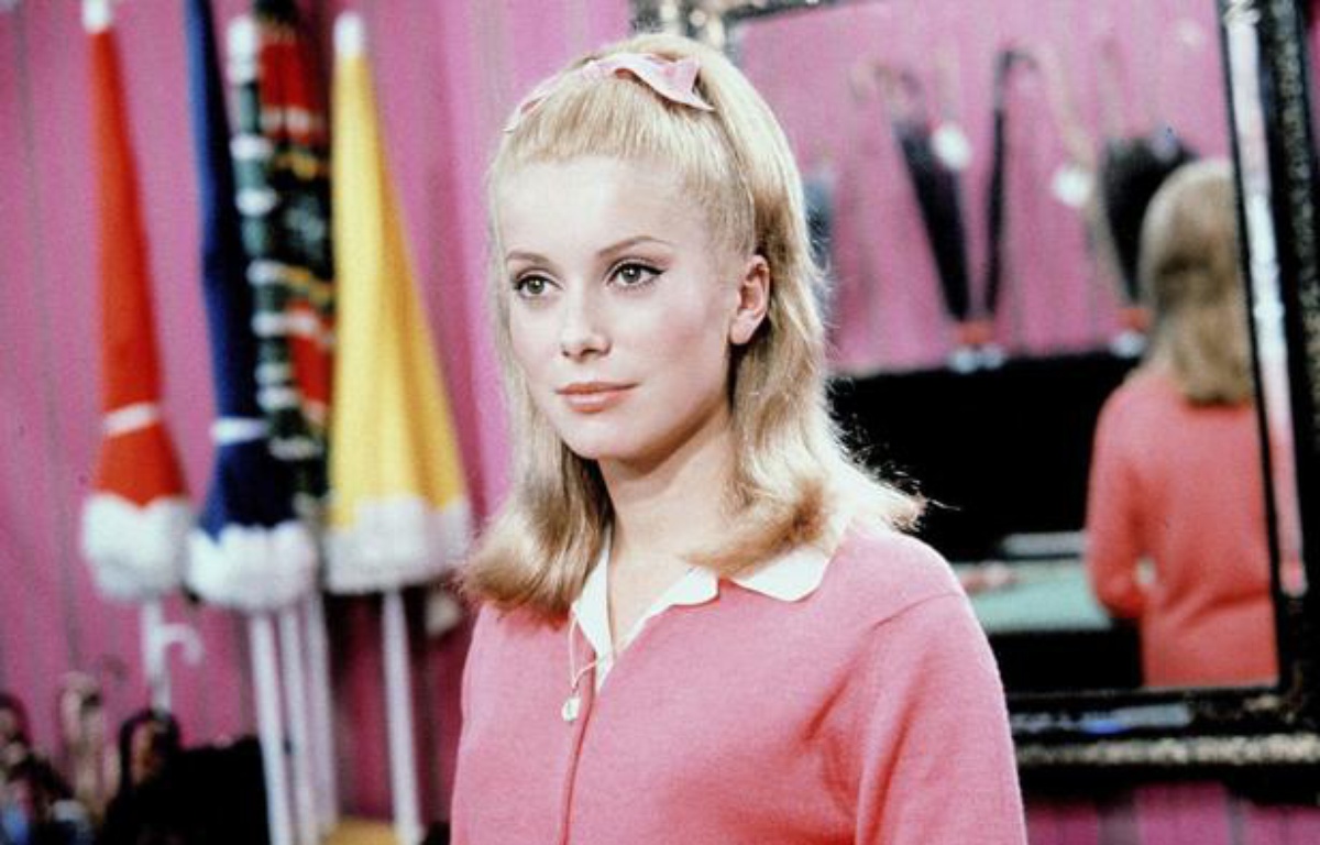 «Les parapluies de Cherbourg» en visionnage gratuit sur le 17