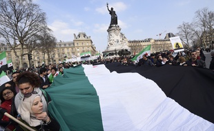 Manifestation à Paris à l'occasion du 4e anniversaire du déclenchement de la guerre en Syrie, le 14 mars 2015.