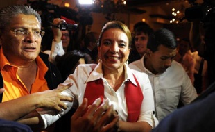 La candidate de gauche à la présidence du Honduras, Xiomara Castro, a annoncé mardi qu'elle se prononcerait vendredi sur le résultat définitif des élections, remportées selon des résultats non définitifs par son rival de droite, Juan Orlando Hernandez, mais qu'elle ne reconnait pas, dénonçant des fraudes.
