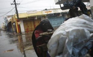 L'ouragan Dean a provoqué de nombreux dégâts dans les rues de Kingston, en Jamaïque