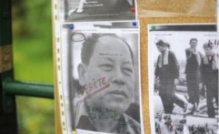 Les victimes des Khmers rouges qui vivent en France se réunissent tous les ans dans le bois de Vincennes. Cette année, ils ont affiché les portraits des Khmers rouges qui vont être jugés (à g.), ont fait brûler de l'encens en mémoire des disparus (au centre) et ont exposé des images du centre de torture S21 (à dr.).