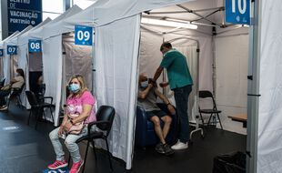 (Illustration) Les citoyens de la région de Portimao se font vacciner dans l'un des centres autorisés à cet effet.