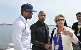 Françoise Laborde au MipTv de Cannes, en avril 2014, aux côtés du rappeur 50 Cent et de l'acteur Omari Hardwick.