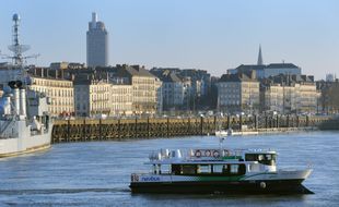 Un navibus de la Tan remiant Gare maritime à Trentemoult.