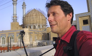 Antoine de Maximy en Iran pour «J'irai dormir chez vous» sur France 5