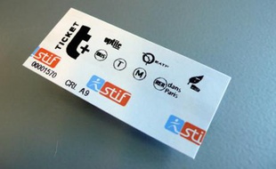 Le nouveau ticket de la RATP est blanc. T+, il permet de prendre plusieurs bus de suite.