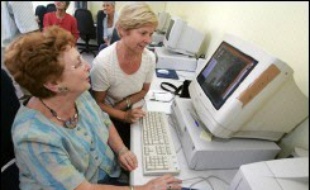 Le Conseil d'orientation des retraites (COR) plaide pour un coup d'accélérateur à l'emploi des seniors afin d'assurer la pérennité du financement des retraites, menacé par le vieillissement de la population et les départs anticipés de la vie active.