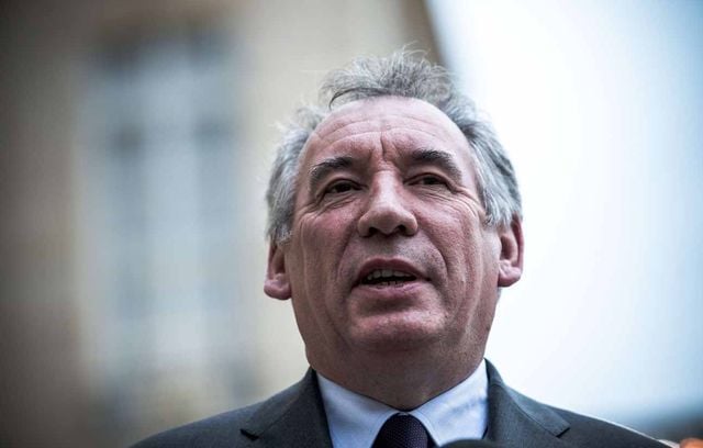En 2017, à peine nommé ministre de la Justice, François Bayrou démissionne. Il est mis en cause dans l’affaire des assistants parlementaires européens du MoDem. Il sera relaxé en 2024, avant de récupérer Matignon.
