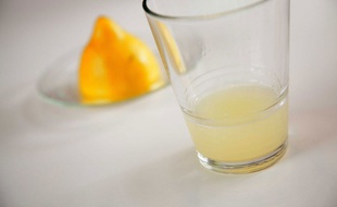 Du jus de citron.