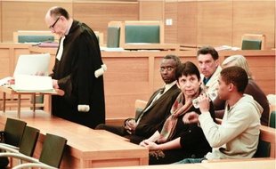 La famille Gueye et leur avocat, hier à la cour assises d'Aix-en -Provence.