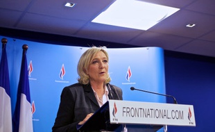 Marine Le Pen donne une conférence de presse à Nanterre après les résultats du second tour des municipales, le 30 mars 2014.