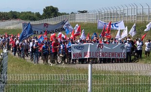 Lors d'une manifestation des salariés contre le plan de réductions des effectifs dans le cadre de la crise sanitaire.