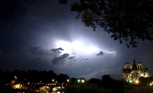 Un orage à Paris (illustration).