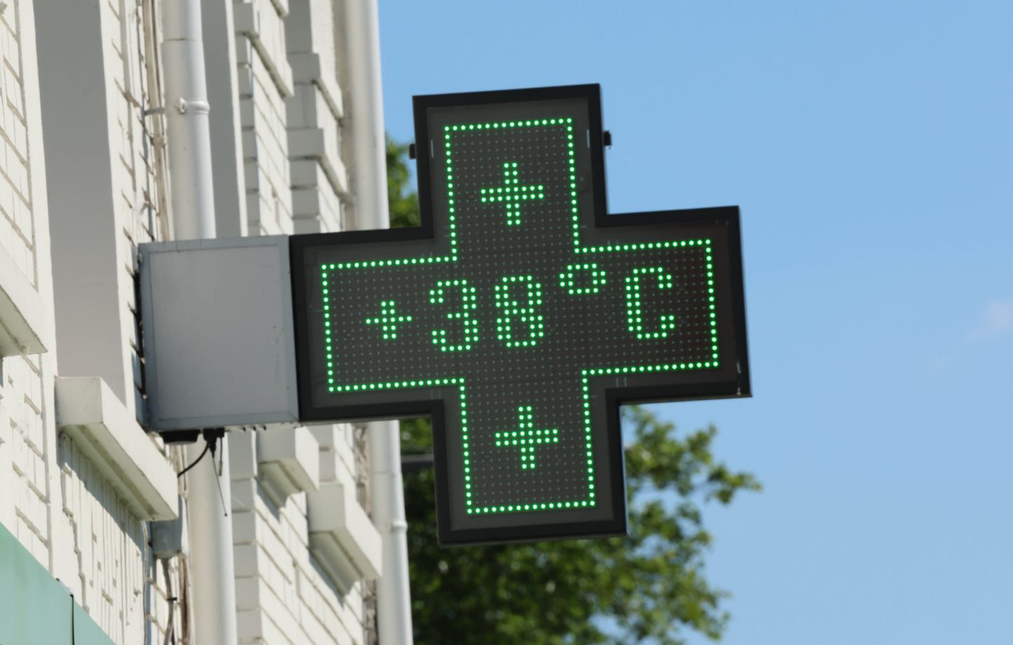 Canicule : Vigilance rouge, nuits difficiles, air pollution… La chaleur monte encore d'un cran thumbnail