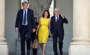 Quatre ministres -Cécile Duflot (Logement), Philippe Martin (Ecologie), Stéphane Le Foll (Agriculture) et Pascal Canfin (Développement)- signent dans le JDD de dimanche une lettre demandant l'accélération de la transition écologique.