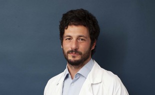 Portrait de Benjamin Rossi, infectiologue dans un hôpital de Seine-Saint-Denis.