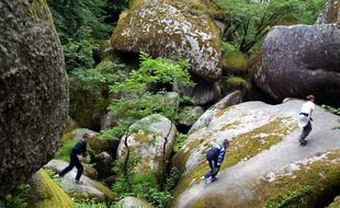 A l'image de la forêt de Huelgoat, moins connue que Brocéliande, la Bretagne veut orienter ses touristes vers des sites moins renommés.