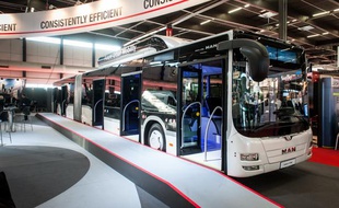Le bus au Gaz naturel pour véhicules de chez MAN, présenté au salon du transport à Bordeaux, le 27 novembre 2013