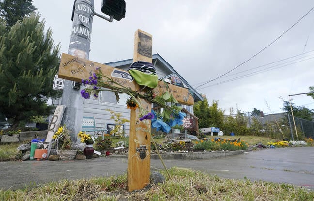 Etats-Unis : Trois policiers inculpés pour la mort par asphyxie d'un Afro-Américain