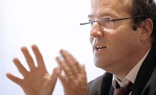 Le haut commissaire aux solidarités actives Martin Hirsch s'est félicité vendredi que "l'engagement" de Nicolas Sarkozy de réduire la pauvreté soit "tenu", assurant que le financement du revenu de solidarité active (RSA) était obtenu de la manière "la plus équitable".