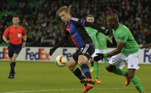 Ici opposé à Marc Janko, Florentin Pogba s'est vu siffler un penalty sévère permettant à Bâle d'égaliser en début de deuxième mi-temps.
