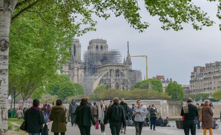 La cathédrale Notre-Dame de Paris au lendemain de l'incendie, le 17 avril 2019.
