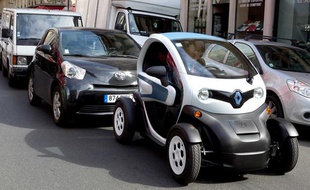 Une Twizy, le nouveau véhicule électrique de Renault à Paris le 4 avril 2012.