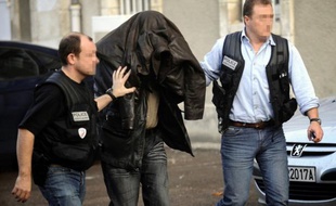 Quatre sexagénaires, trois hommes et une femme, jugés jeudi à Auxerre pour avoir aidé pendant sa cavale fin 2009 Jean-Pierre Treiber, le meurtrier présumé de Géraldine Giraud et Katia Lherbier, ont été condamnés à des peines allant de 18 mois ferme à 4 mois avec sursis.
