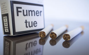Le Sénat a supprimé le paquet de cigarettes neutre le 16 septembre 2015.