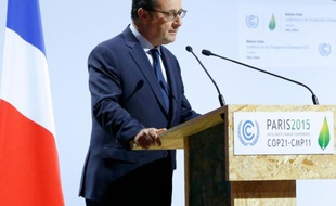 Le président François Hollande, au Bourget le 30 novembre 2015