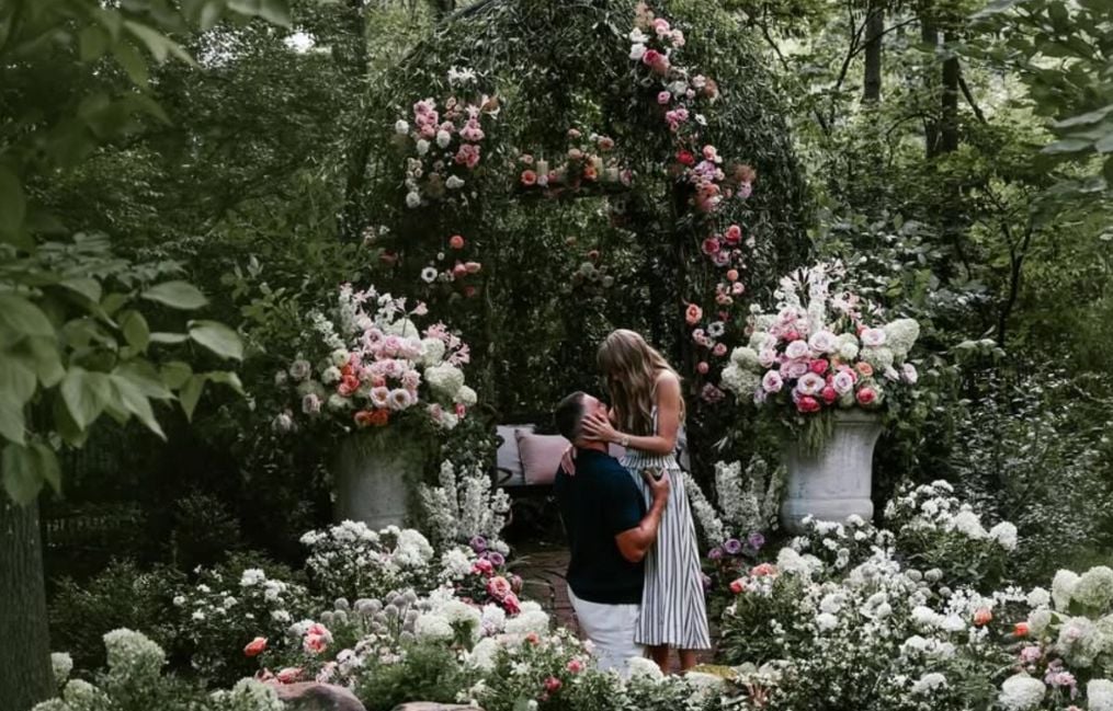 Taylor Swift annonce qu'elle va se marier avec la star du football américain Travis Kelce
